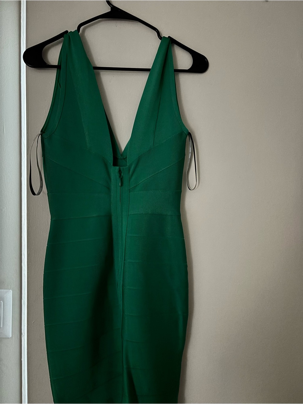 Sleeveless V-Neck Green Bodycon Dress - Picture 3 of 7